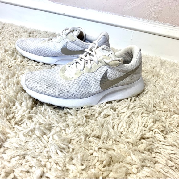nike tanjun silver